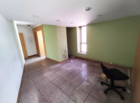 SALA COMERCIAL - SÃO J. DOS CAMPOS/SP, Ed. Saint James, Av. João Guilhermino - com 90,23 m²