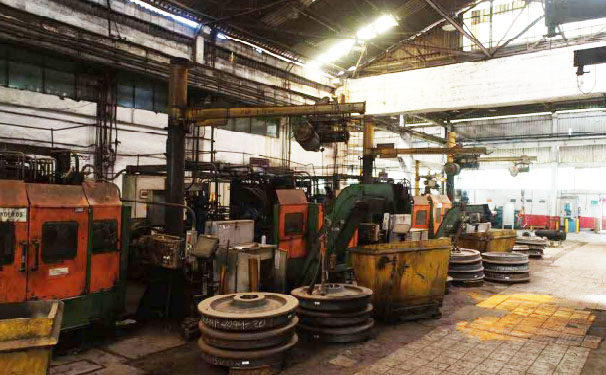 LOTE ÚNICO: EQUIP. INDUSTRIAIS; MOBILIÁRIOS / INFORMÁTICA / UTENSÍLIOS; VÉICULOS; ESTOQUE E FERRAMENTARIA/SUCATA