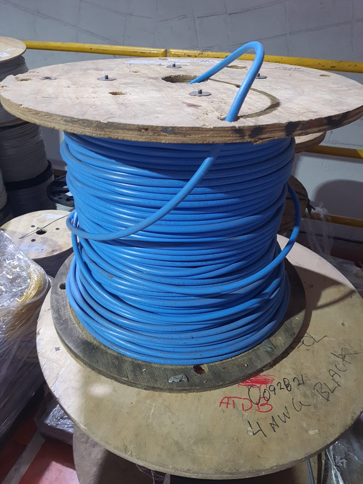 SUCATA DE CABOS E CONDUTORES COM APROXIMADAMENTE 2.500 kg