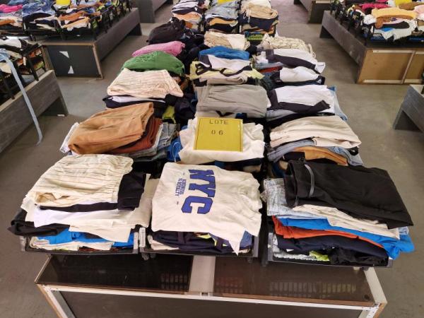 ROUPAS DIVERSAS (ROUPAS MASCULINAS, FEMININAS, INFANTIL)  E ACESSÓRIOS