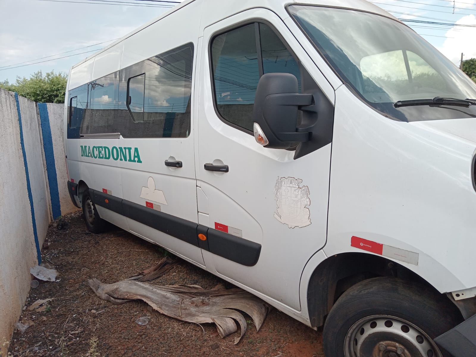 VEÍCULOS: D20, FORD KA E RENAULT MASTER P NIKS 16