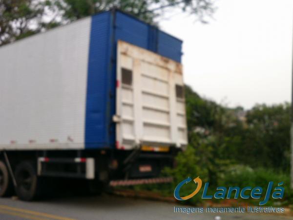 A) PLACA, DBB-9240 - RENAVAM, 826917208 - B)PLACA, DBB-9258 - RENAVAM, 826916406